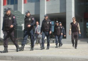 Sanıklara kuş dilli karşılama